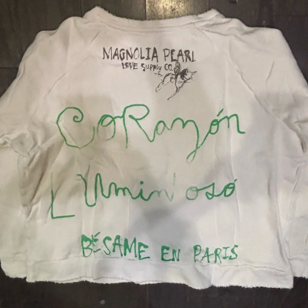 Magnolia Pearl White Sweatshirt with Green Frida Design Pristine Cond Tags inc - Picture 3 of 6
